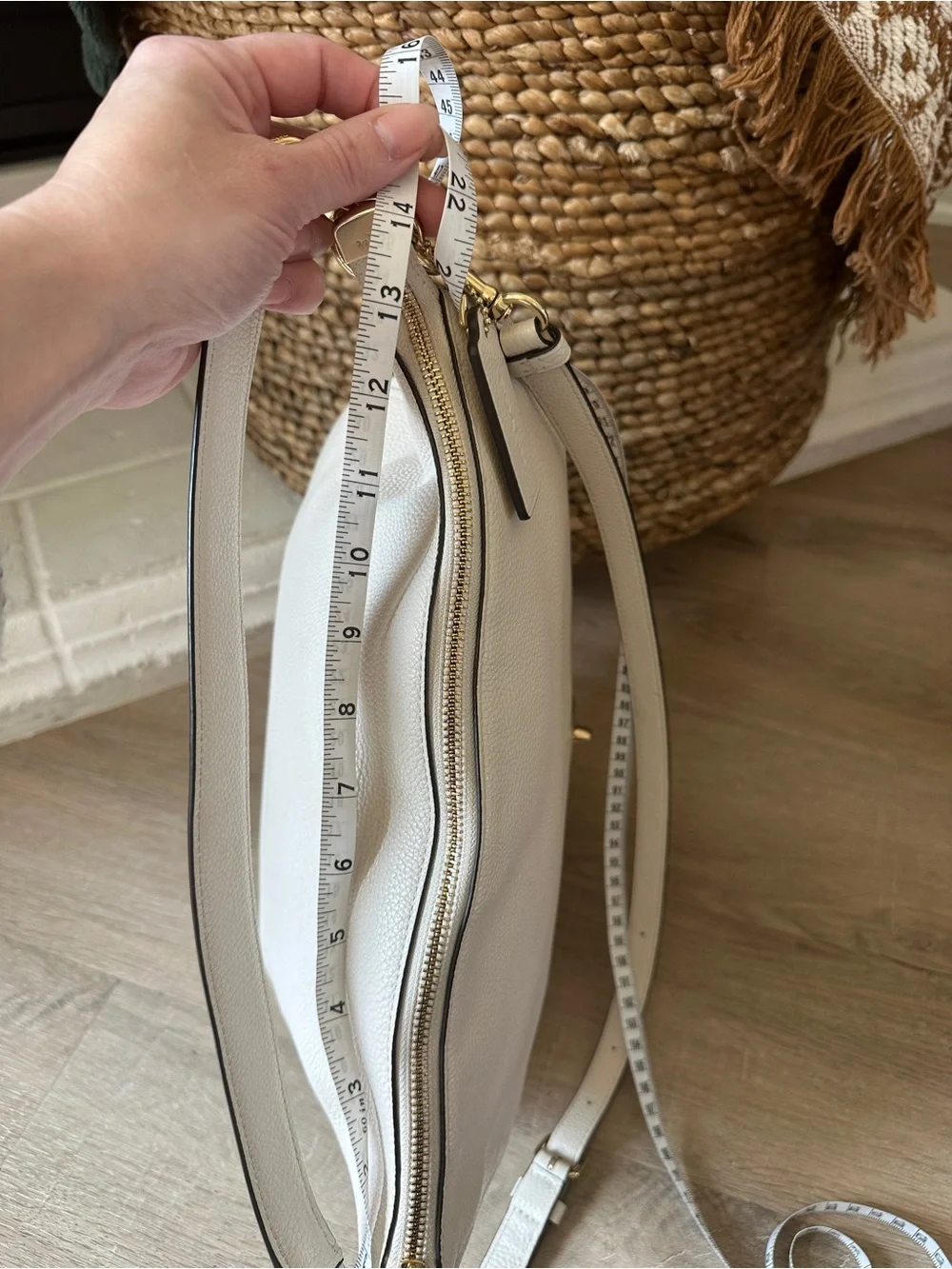 Coach Cream Turnlock Pebbled Leather Shoulder Hobo Bag with Gold Hardware + Tag